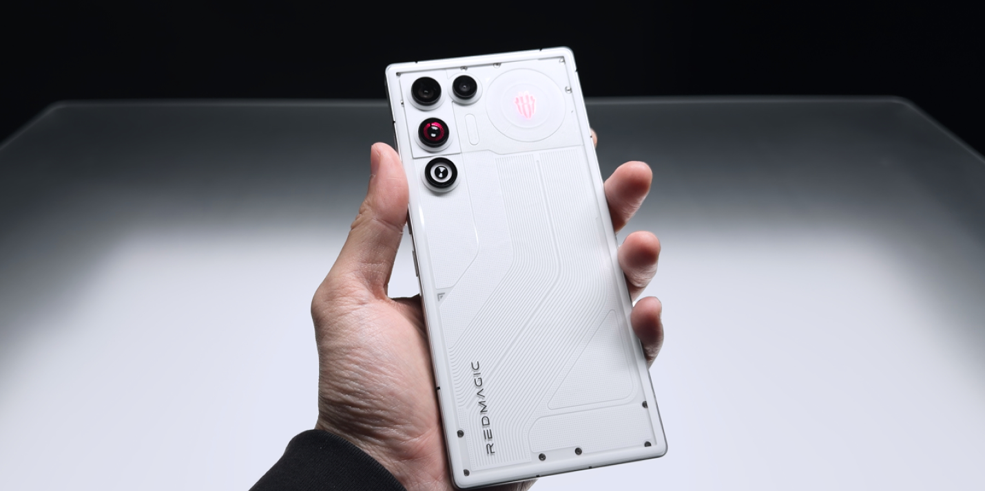 Does Size Matter? Choosing Between a Gaming Tablet and a Gaming Phone 